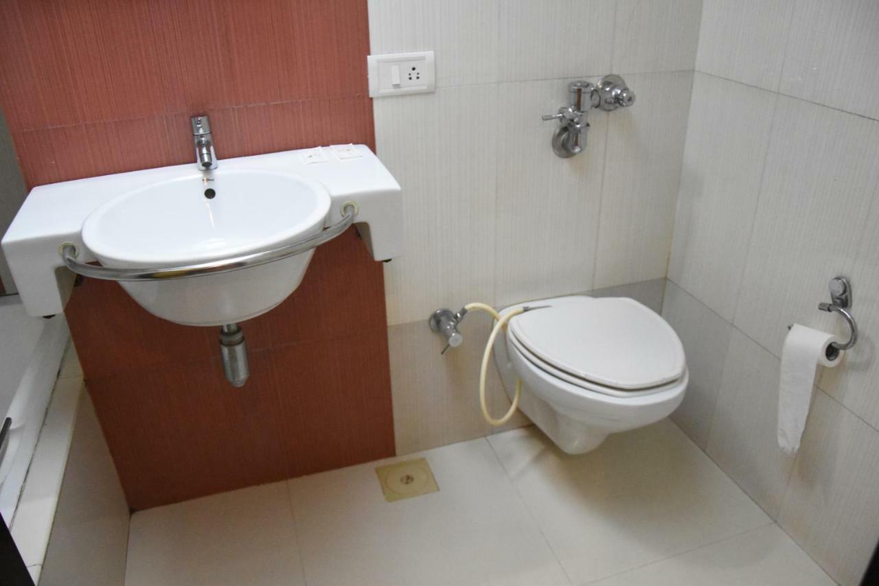Hotel Landmark Ratnāgiri 外观 照片